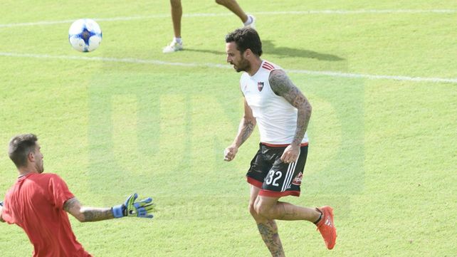 Scocco ya definió por arriba de Yair Bonnín. Golazo de la Lepra.&nbsp;