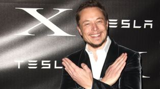 Elon Musk contempla cobrar una pequeña cuota mensual a los usuarios de X (la red social antes llamada Twitter) .&nbsp;