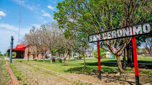 La población estable se consolidó tras la instalación del Ferrocarril Central Argentino.