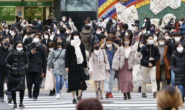 Alarma. Una transitada calle del centro de Tokio el 24 de diciembre.