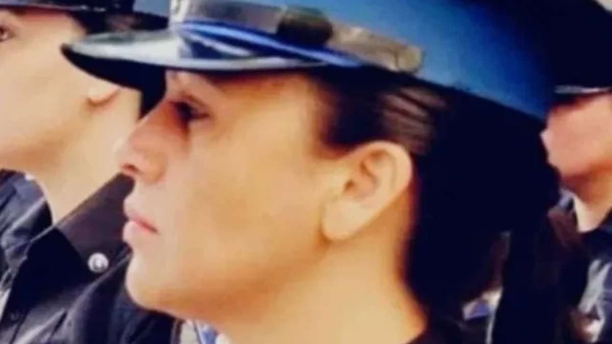 El adolescente imputado de matar de un disparo a su madre policía tendría un cómplice