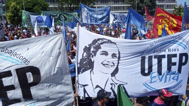 El paro y movilización de CGT y CTA se replica en Paraná: Más que un llamado a la lucha