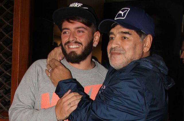 Se conocieron las fotos del primer encuentro de Maradona con su hijo Diego Jr.