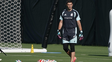 La buena noticia en la selección: el Dibu Martínez se calzó los guantes y está listo para el debut
