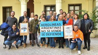 Trabajadores y trabajadoras de Aerolíneas Argentinas se reunieron con el bloque de diputados justicialistas&nbsp;