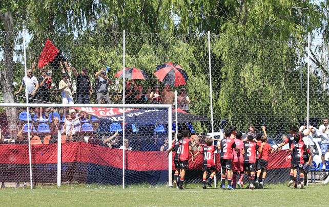 El festejo de los chicos de la categoría 2012 de Newells.