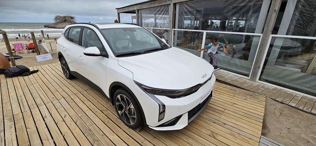 Kia renueva su presencia en Costa Esmeralda y anticipa el lanzamiento del nuevo K3