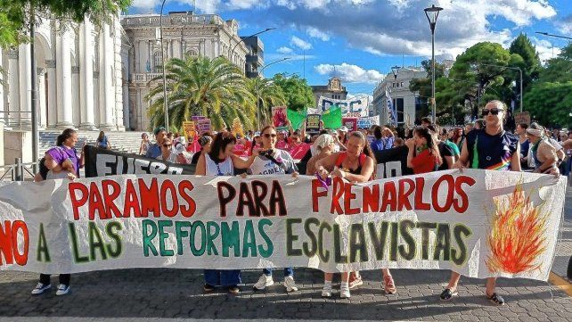 La marcha en Paraná se realizó desde la Plaza 1° de Mayo hasta Casa de Gobierno.