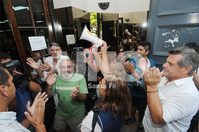 Vecinos de la Costa expresaron su bronca y malestar ante la EPE