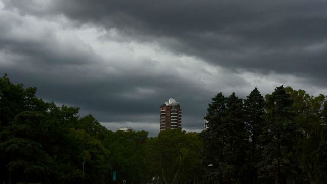 Este sábado a la mañana el cielo estaba cubierto y por momentos muy oscuro. Presagio de mal tiempo.
