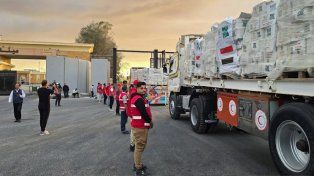 Van llegando camiones con ayuda humanitaria a Gaza, tras el acuerdo de tregua
