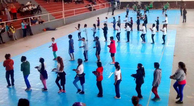 Cientos de alumnos disfrutaron del Día de la Educación Física en el Parque Berduc