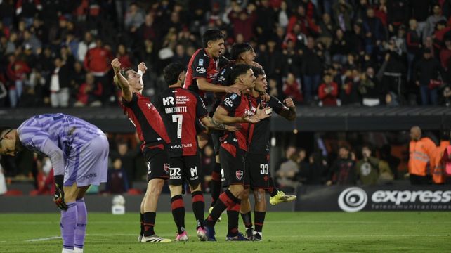 El festejo de Newells ante talleres. Ahora al equipo de Frank Kudelka se le viene Boca.