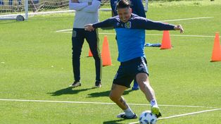 Damián Martínez no pudo aguantar los 90 minutos ante Talleres, pero el parate le vino bien para ponerse a punto.