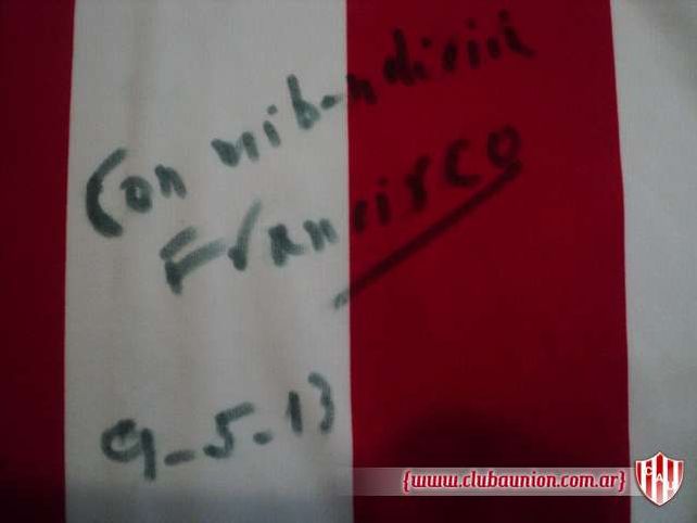El Papa autografió una camiseta de Unión en el Vaticano