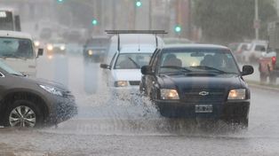 Piden circular con precaución en accesos y rutas por la intensa lluvia