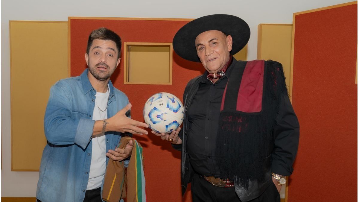 Efraín Colombo y del Chaqueño Palavecino le cantan Lionel Messi