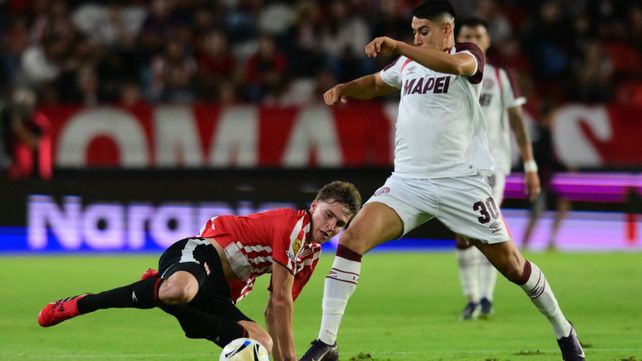Agustín Cardozo inicia un ataque de Lanús