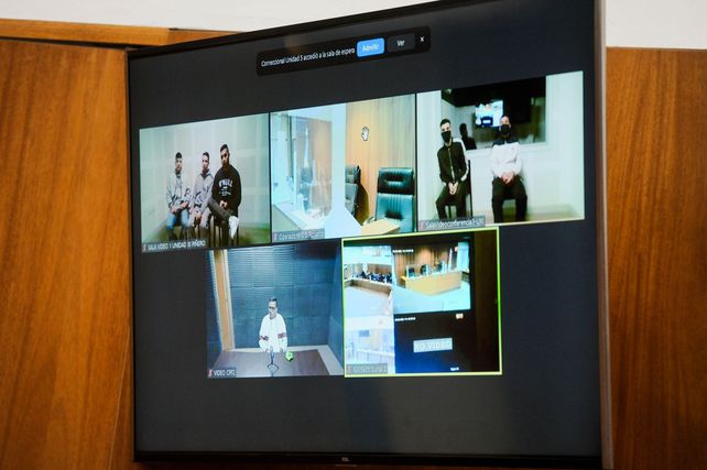 Desde prisión. Los imputados siguieron la audiencia por videoconferencia.