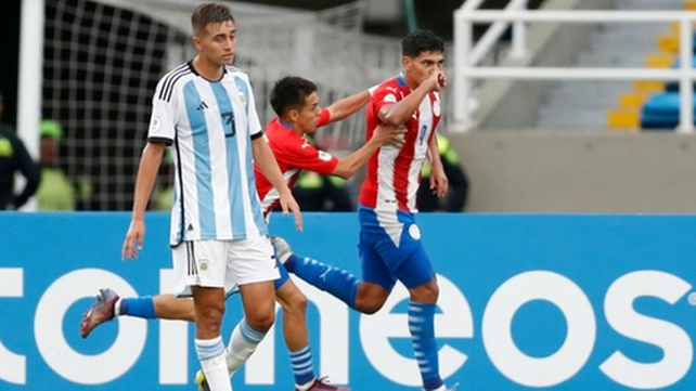 Argentina perdió ante Paraguay 2 a 1 en su debut en el Sudamericano.
