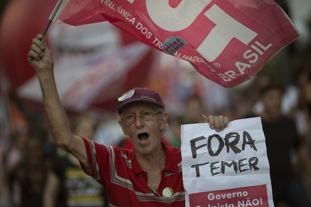 Allanan inmuebles y el despacho del senador Neves en medio del escándalo por sobornos