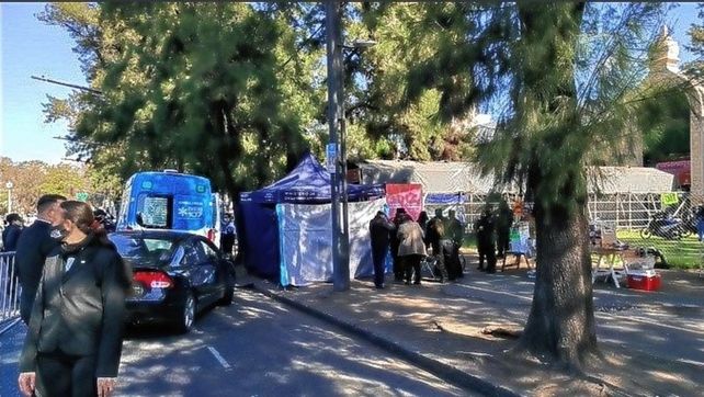 Rosario: una mujer fue a vacunarse, se descompensó y falleció