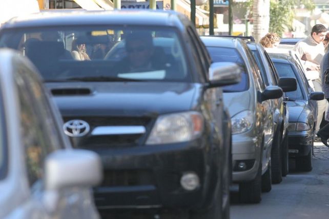 En Córdoba proponen multar a quienes fumen mientras manejen