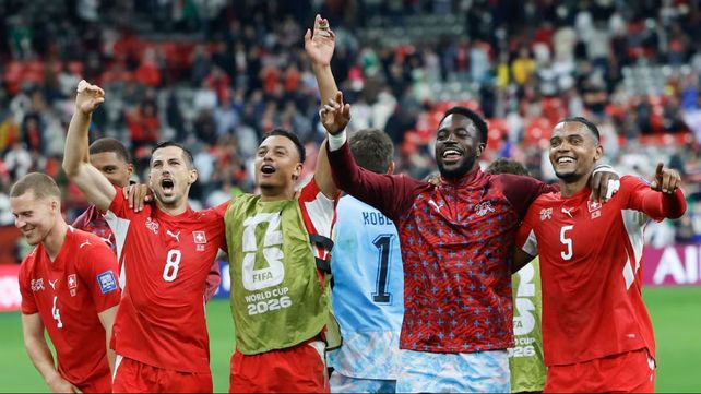 Suiza golpeó otra vez en el Mundial y clasificó a los octavos de final