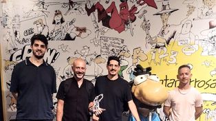 Ok Polilla con su premio. De izquierda a derecha: Facu Mattia, Gato Albano, Rodrigo Armanasqui y la voz líder Claudio Cajal.