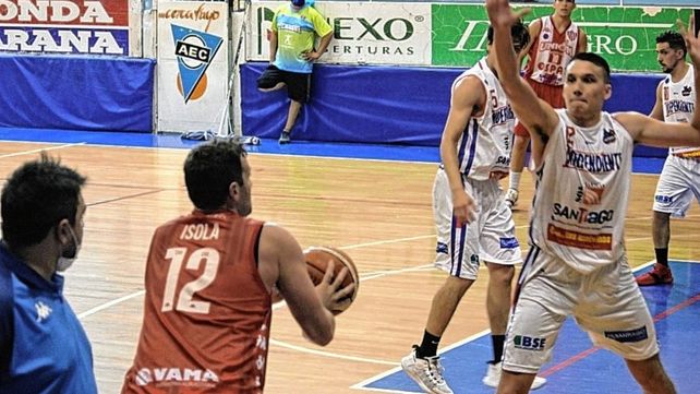 Miguel Isola seguirá un par de partidos más con Unión en la Liga Argentina de Básquet.&nbsp;