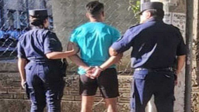 Un hombre ingresó a una escuela de Concordia y le robó a la vice rectora. Fue visto por un policía y detenido antes de que emprendiera la huida.&nbsp;