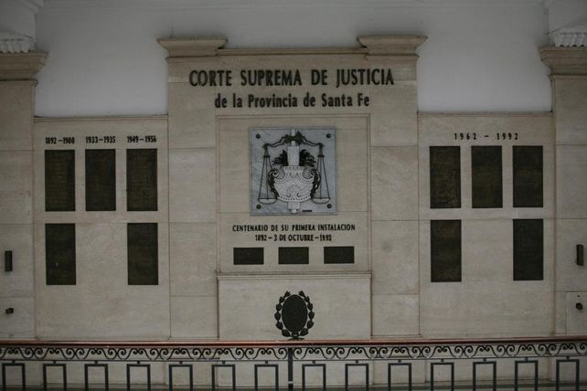 El planteo del senador alude a la competencia de la Corte para resolver conflictos de poderes.