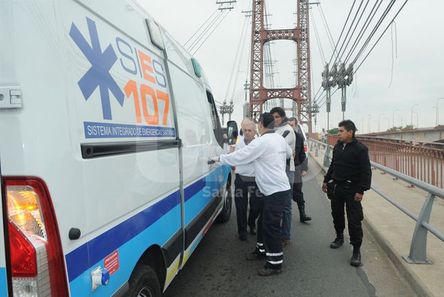 Un hombre amenazó con arrojarse desde el Puente Colgante