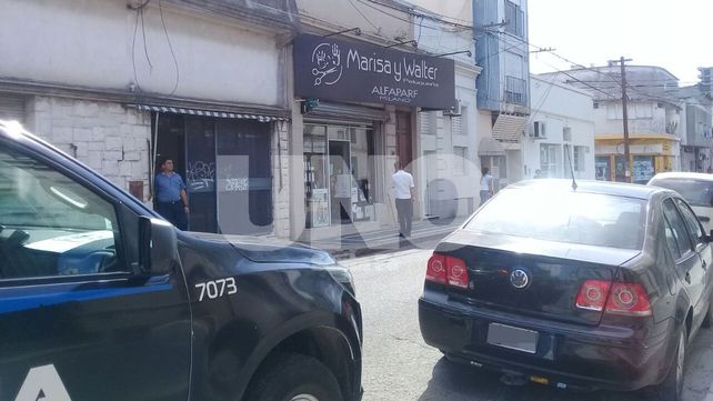 A mitad de mañana. Un patrullero con agentes de la Seccional 1ª inspeccionaron la zona.&nbsp;