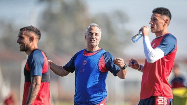 Madelón define su idea en Unión para un duelo bisagra ante Palestino Madelón define su idea en Unión para un duelo bisagra ante Palestino