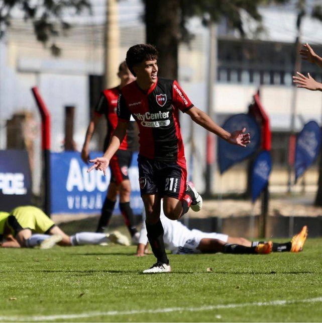 Jerónimo Russo es extremo y fue citado para integrar el plantel de Newells por primera vez