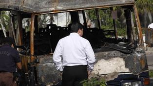 Pandilleros incendian un micro y matan a 14 personas en El Salvador