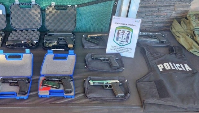 Dos detenidos y 18 pistolas secuestradas a una banda ligada a la reclusa Fea González.
