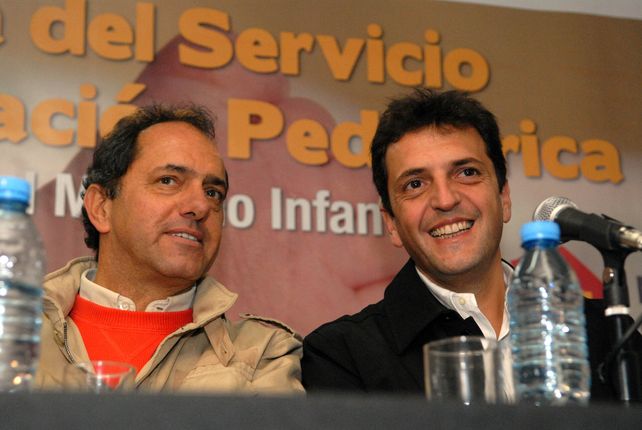 Sergio Massa (ex jefe de Gabinete de CFK) junto a Daniel Scioli (ex gobernador bonaerense). 
