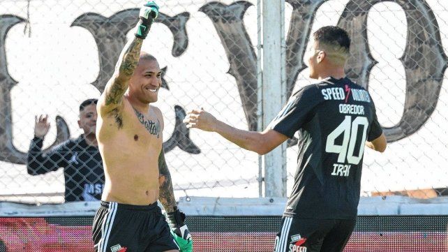 Riestra sufrió pero avanzó por penales ante Armenio en la Copa Argentina Riestra sufrió pero avanzó por penales ante Armenio en la Copa Argentina
