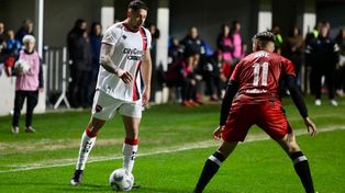 Armando Méndez, una pieza clave en la defensa de Newells para defender y proyectarse.