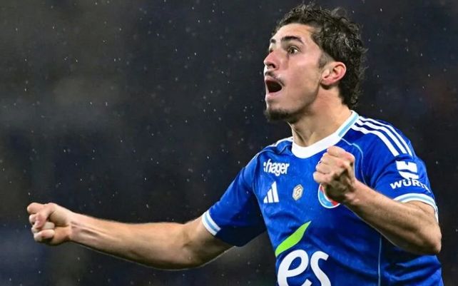El atacante juega en el Racing Club de Estrasburgo