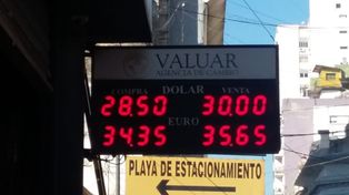 En dólar alcanzó los 30 pesos en las agencias de cambio de Santa Fe