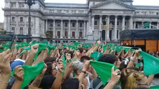 La despenalización del aborto está en manos de los indecisos