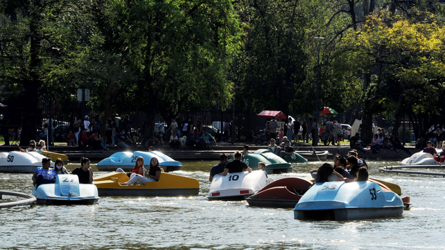 Una postal habitual del Parque Independencia, uno de los espacios verdes más importante de la ciudad