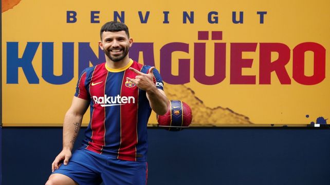 El Kun Agüero y su novia, Sofía Calzetti, descansan en Mykonos