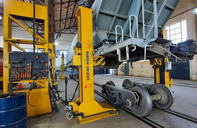 Perotti y Caffiero inauguraron un nuevo taller ferroviario en San Cristóbal Perotti y Caffiero inauguraron un nuevo taller ferroviario en San Cristóbal