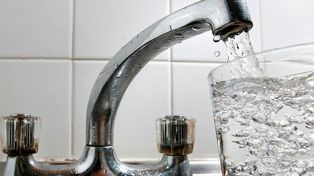 Assa comenzó a cortarle el agua a particulares y comercios que no pagan: el 50% ya regularizó su situación