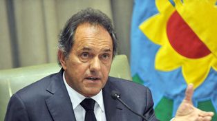 Scioli anunció un aumento para la policía, pero los efectivos lo rechazaron