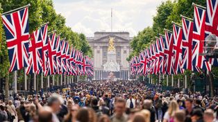 La reina Isabel II cumplió 70 años en el trono y una multitud se unió a la celebración